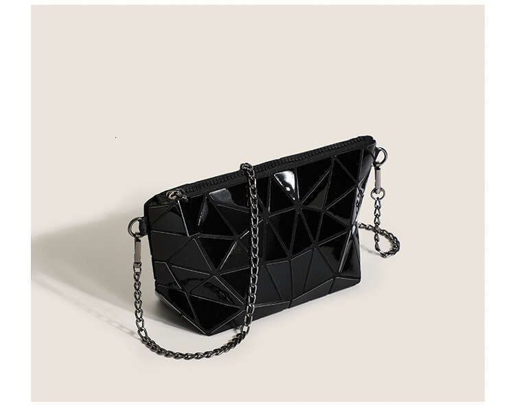 2025 New Geometric Mini Diamond Luminous Laser Single Shoulder Crossbody Chain Dumpling Fashion Versatile Bag