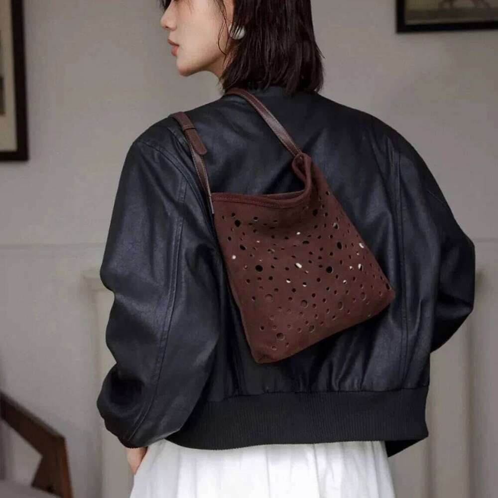 Suede Hollow Women's One-Shoulder Bucket New Niche Design Vintage Mother-Child Commuting Fashion Crossbody Bag 251021