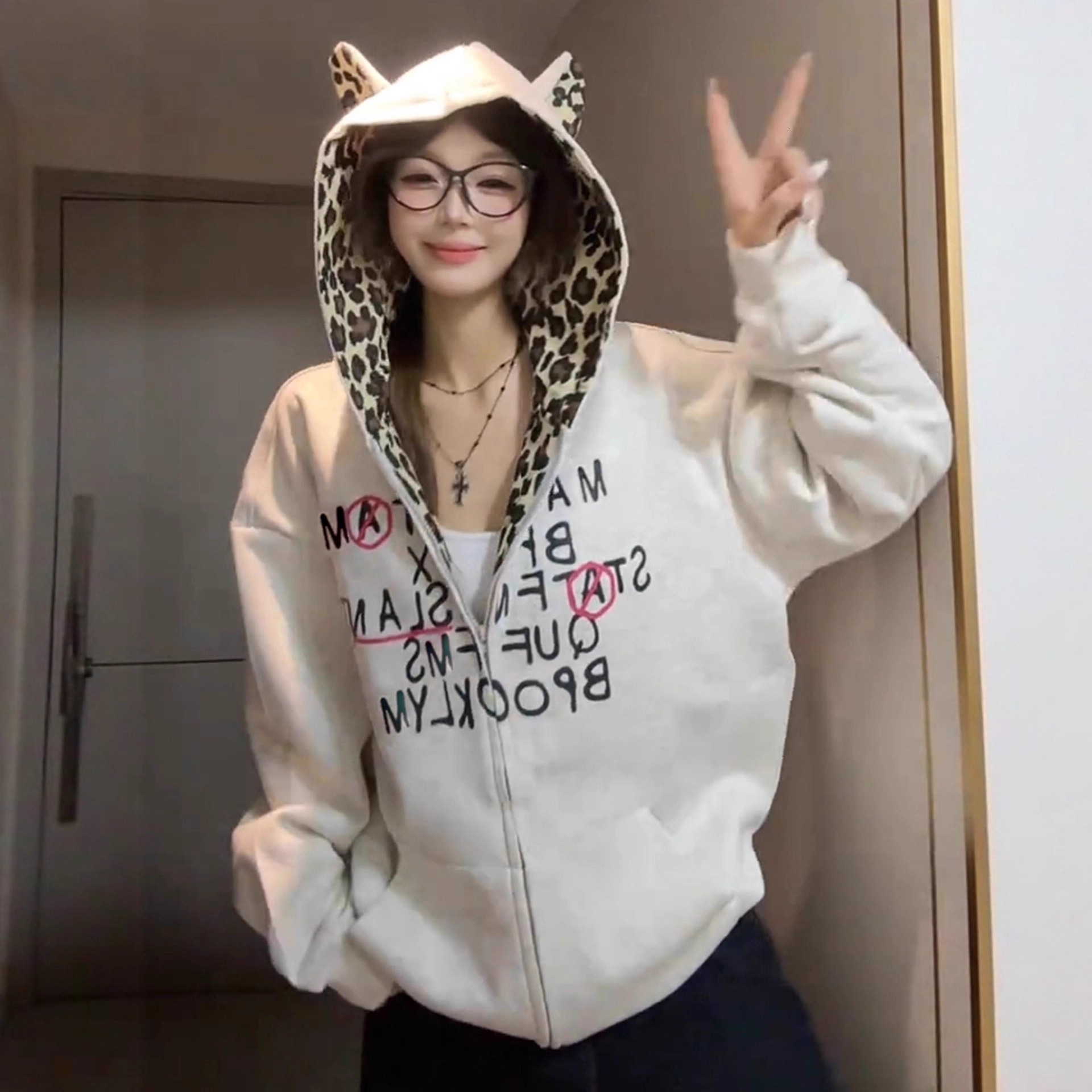 2025 American retro leopard print earrings hooded sweatshirt couple designer pants loose design sense autumn and winter new cardigan jacket autumn