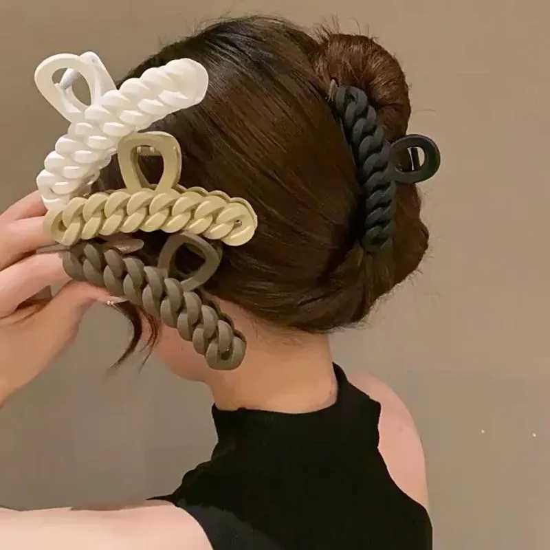 Fashion Braided Twist Hair Claw Women Black Color Crab Hair Clip Korean Elegant Geometric Hairpin Girl Hair AccessoriesW254021