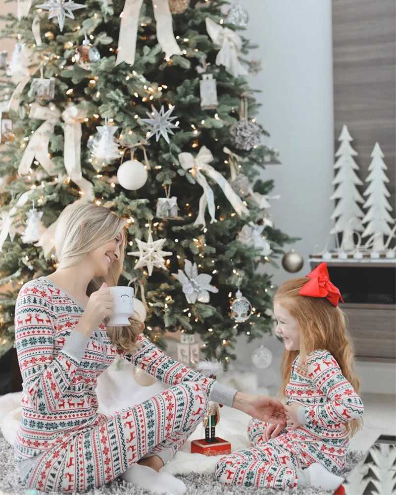 Christmas Family Matching Outfits Nighty Family Suits with Elk Tree Printing Long Pajama Sets MotherFatherKidBaby Sleepwears L25102195L5