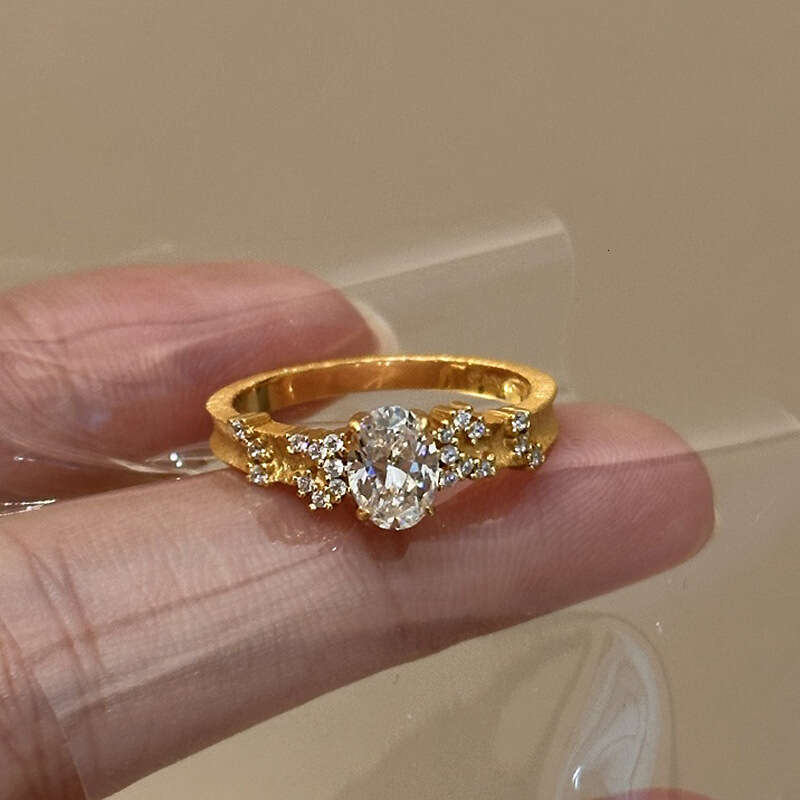 Sparkling Pigeon Egg Vintage Design Style Designer Starry Sky Point Diamond Brushed Elegant Ring