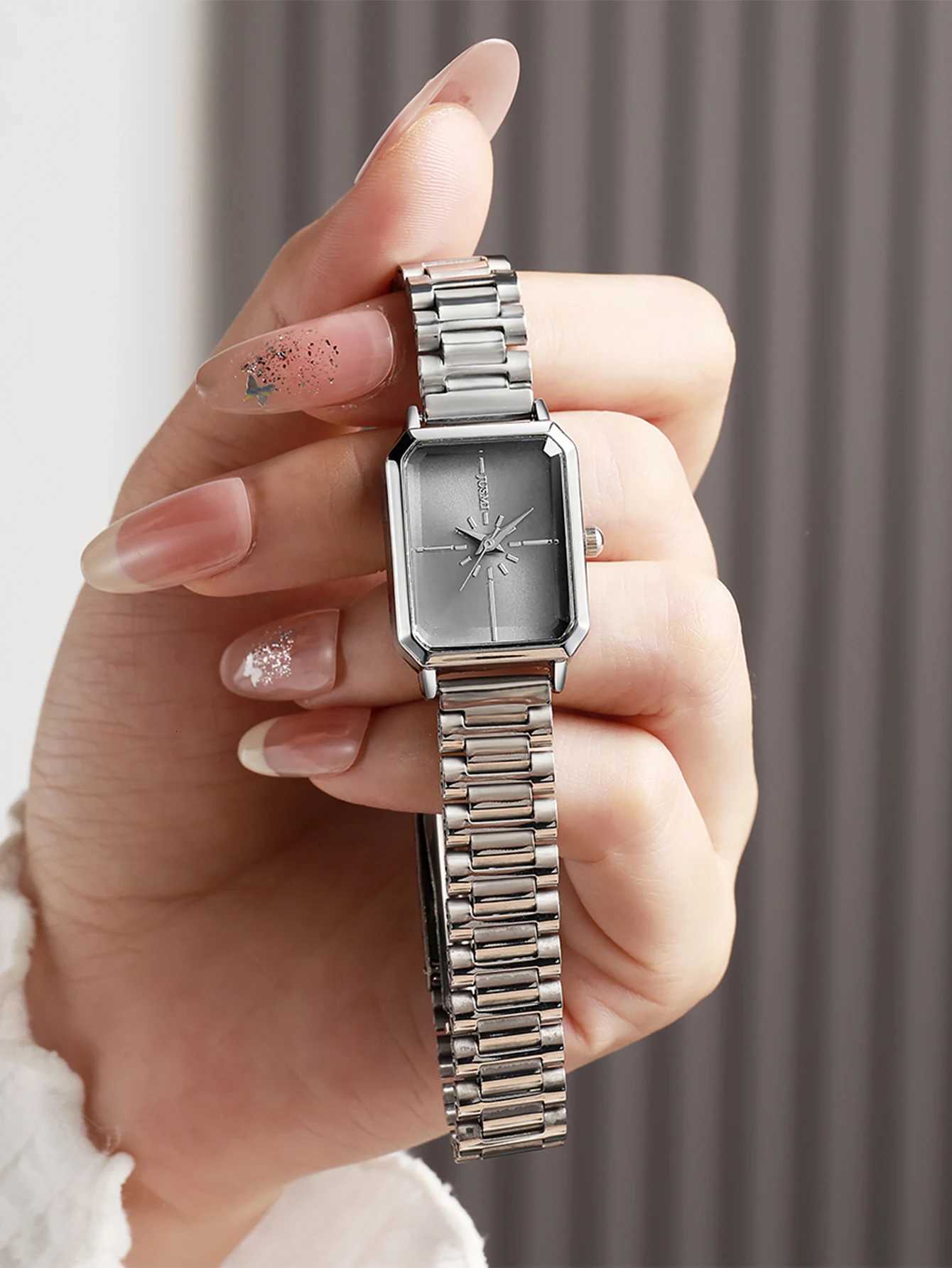 Luxury highend womens quartz no number metal texture suitable for Halloween Christmas giftXJ251021