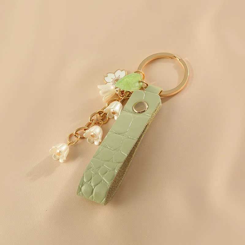 1pc Lily Of The Valley Flower Key Chain Valentines Day Gift Green Ladies Keychain PU Leather Car Key Chain Accessory Gift W251021