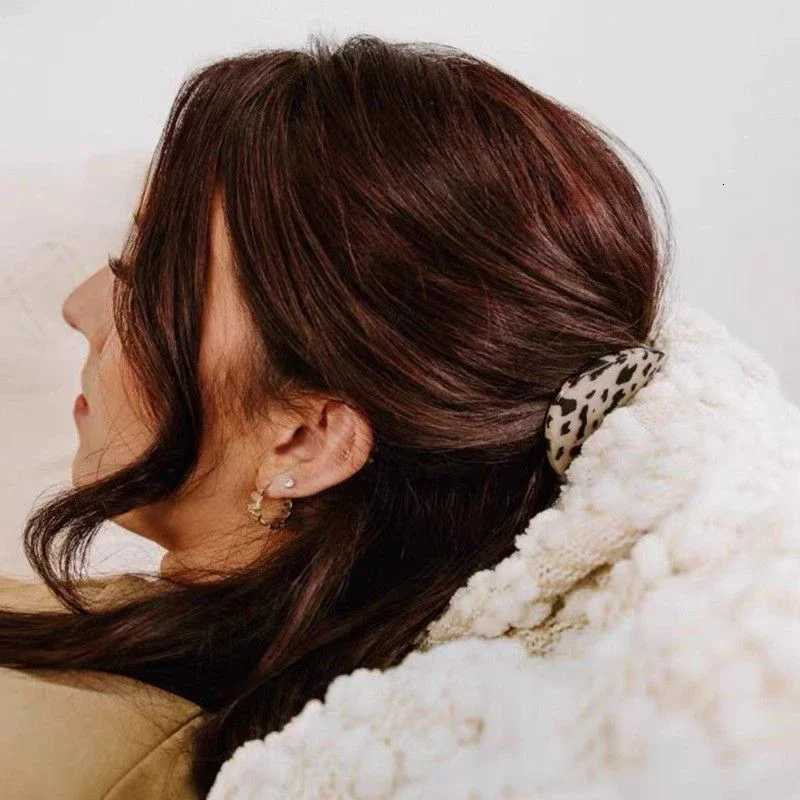 Ladies Simple Arcshaped Abalone Hair Clips Ergonomic Design Flat Plate Hair Clips Nonirritating Duckbill ClipsW254021