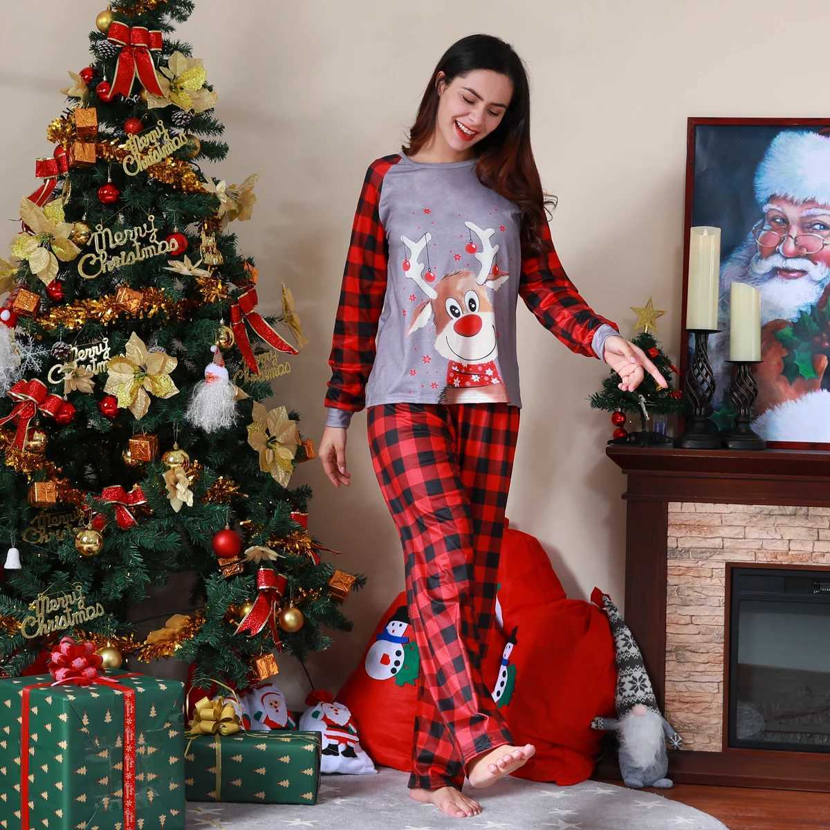 Family Christmas Pajamas 2023 Adult Matching Xmas Sleepwear Set Kids Boys Elf New Year Nightwear Mother Daddy Festival Deer Pjs L251021MCUT