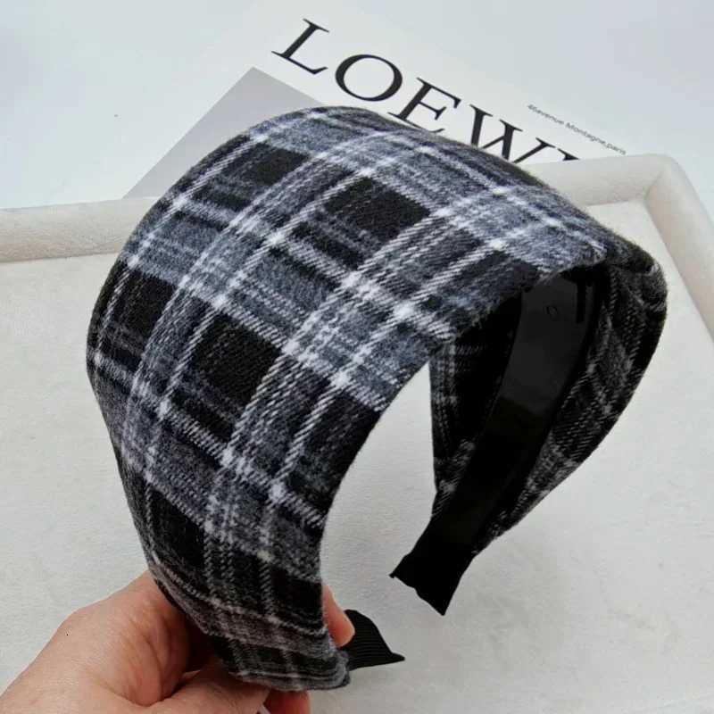 75 Widebrimmed Plaid Headband Winter Short Plush Hairband Makeup Covering White Hair Headbands for Women Diadema MujerW254021