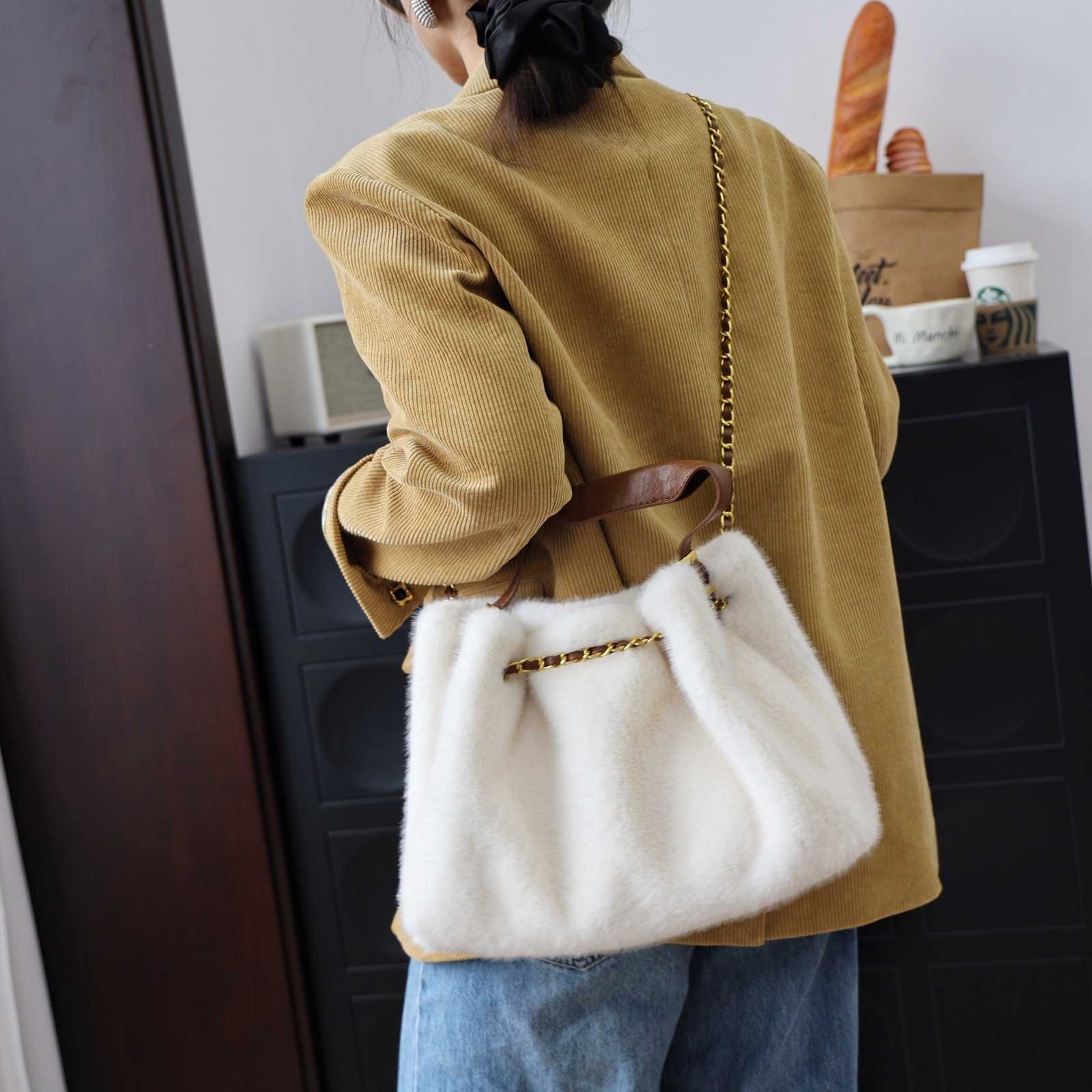 2025 Autumn Winter New Fashionable Versatile Chain Bag Niche Design Plush Bag Large Capacity Underarm Bag w727#