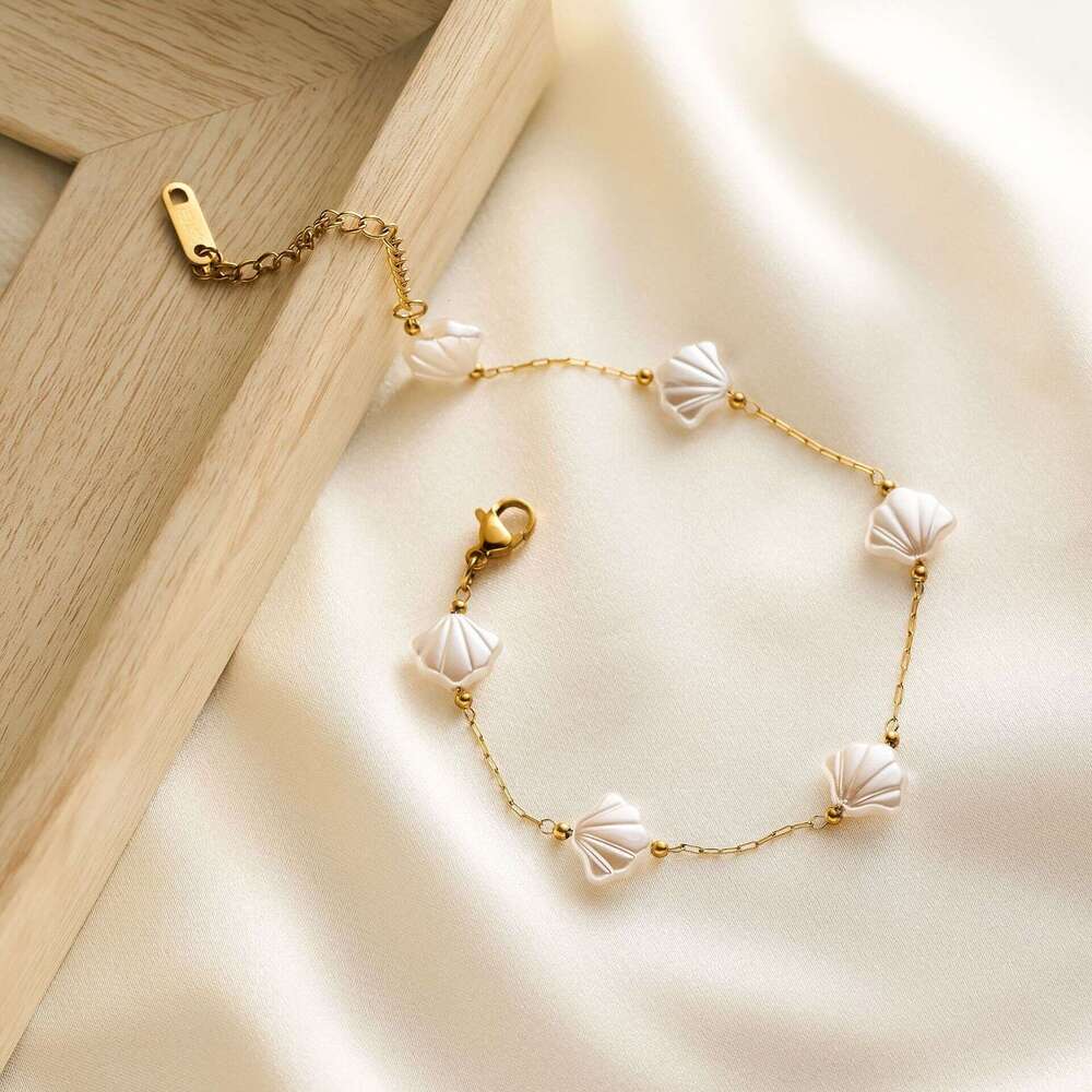 Designer New Stainless Steel Design Shell Bracelet Women Gold Plated Non-Allergenic Non-Fading Fashionable Versatile for Travel Beach in Summer