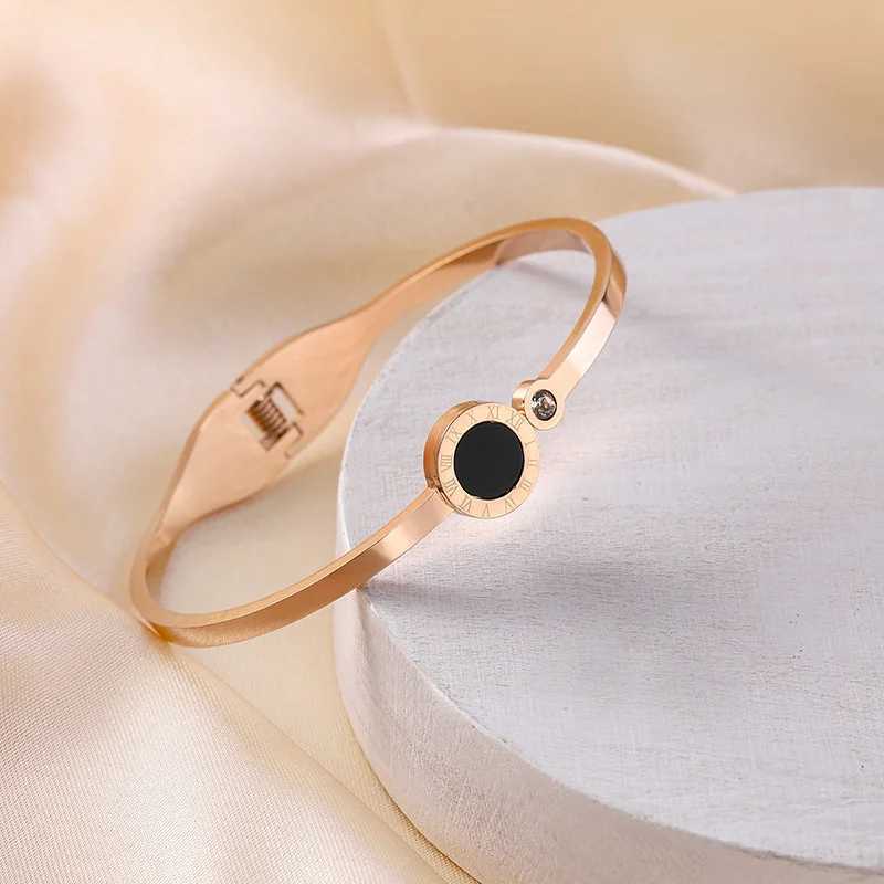 Luxcury Sophisticated Ladies' Titanium Wristwear: Resistant to Scratches and Corrosion A Unique Gift Idea