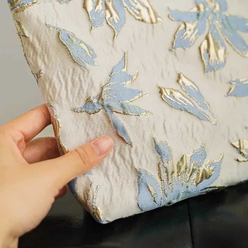 Womens Makeup Bag Blue Gold Large Capacity Lipstick Air Cushion Sanitary Napkin Storage Bag Portable Canvas Clutch BagW251021