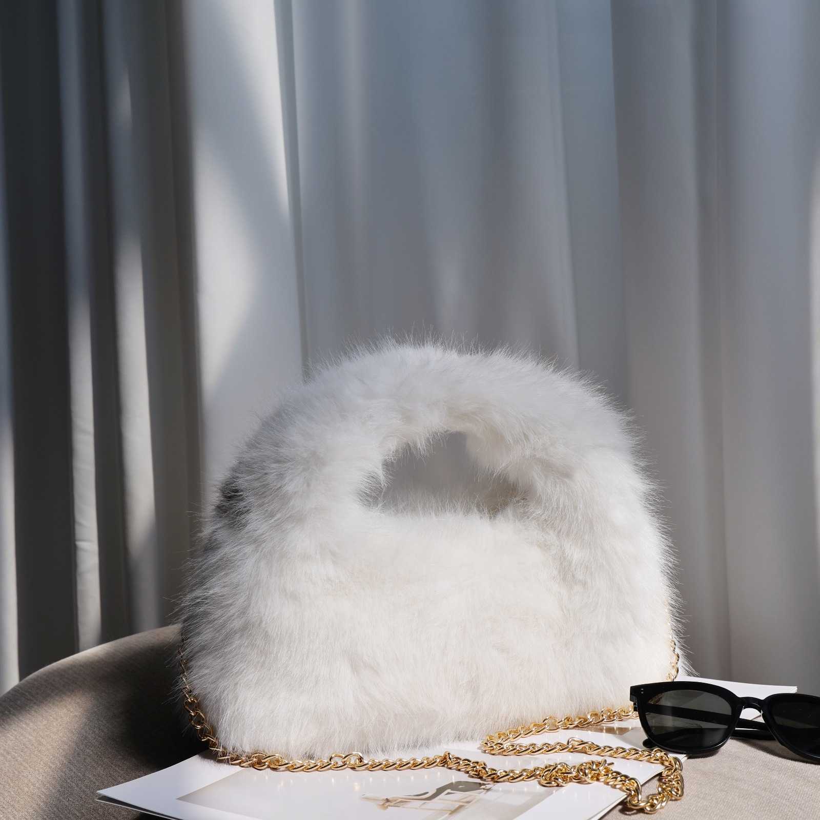 25 Autumn Winter New Korean Version Plush Handbag Imitation Fox Fur Hobobag Clutch Large Capacity Wandering Bag