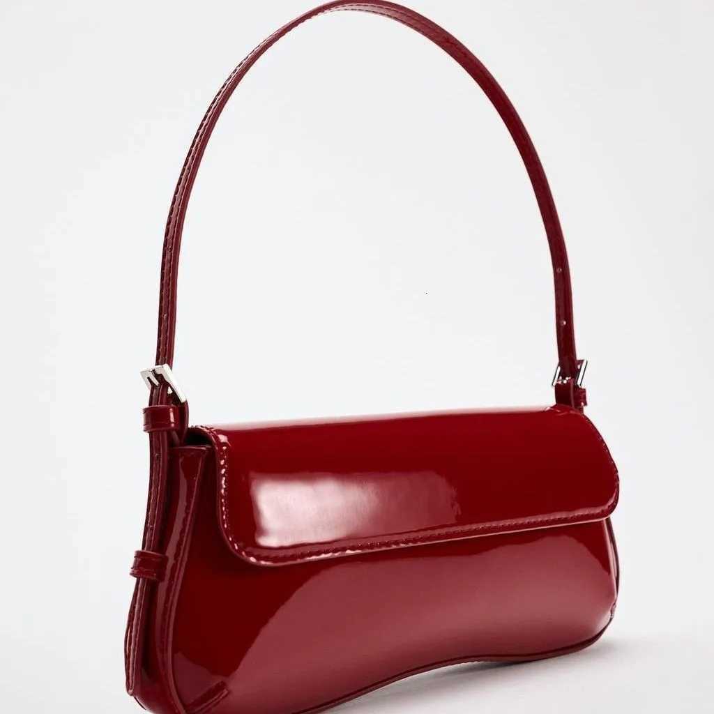 Red Stick Underarm Bag 2025 Vitage New Product Fashionable Simple Commuter Flip Retro Shoulder BagsXJ251021