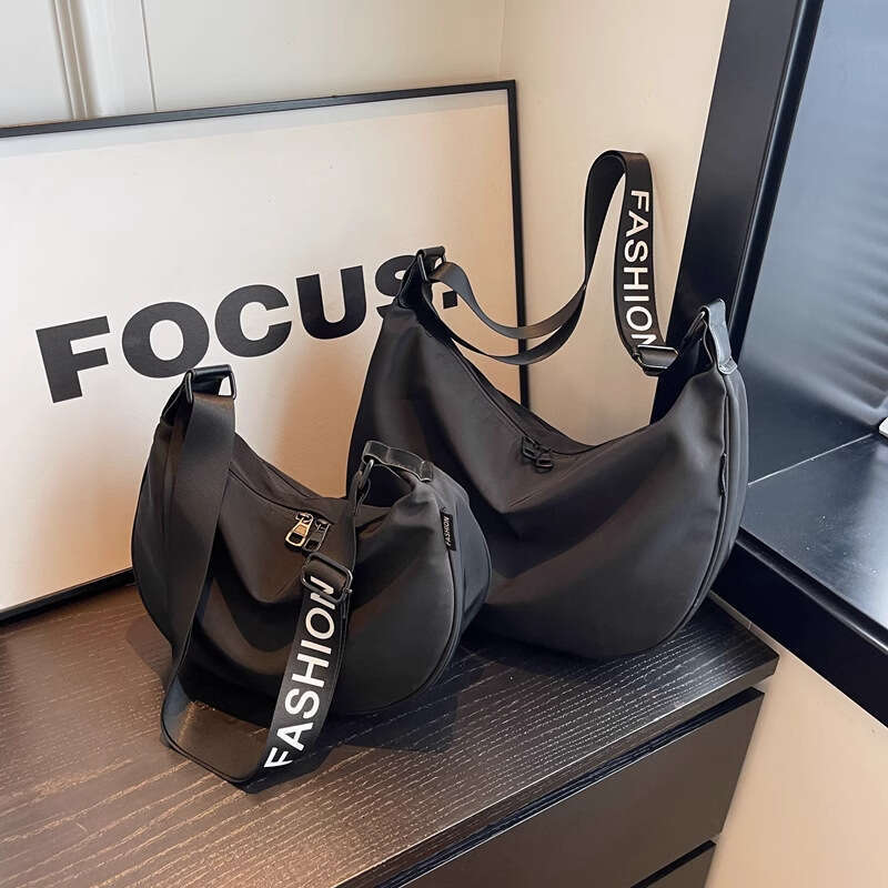 Oxford Cloth Dumpling for Women 2025 New Trendy Sports Casual Shoulder Versatile Popular Crossbody Travel Crescent Bag