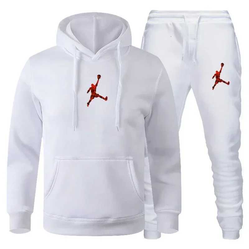 A twopiece set of mens sportswear hooded sweatshirts and sweatpants for the 2025 autumn and winter season as well as X251021