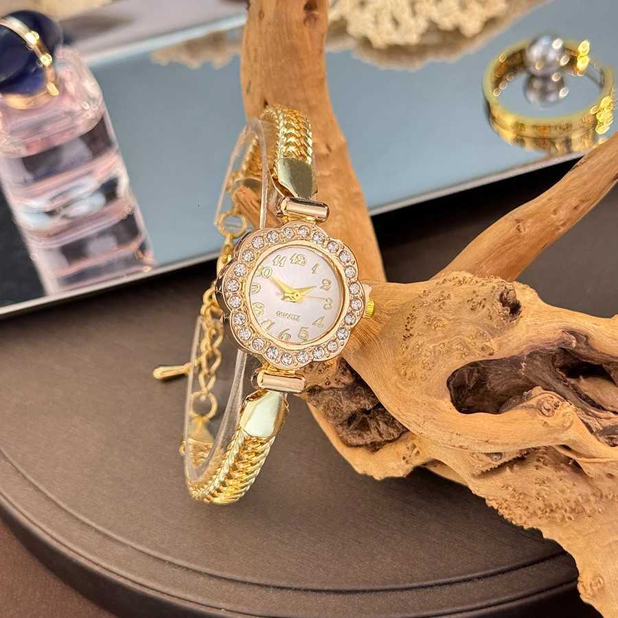 Fashionable Quartz with Embedded Diamond Flower Simple Chain Lobster Clasp Ladies Stylish Versatile BraceletXJ251021