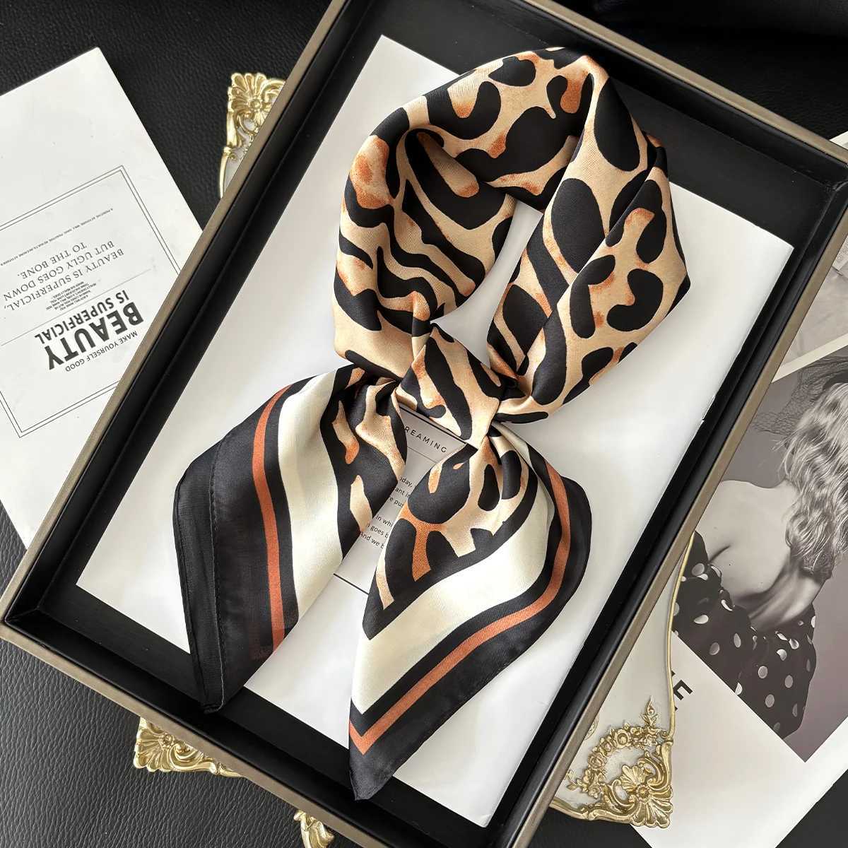 New Literary Fashionab Bandana Imitation Silk 7070cm Tpeent Square Scarves Wen SpringSummer Soft Satin ScarfW251021