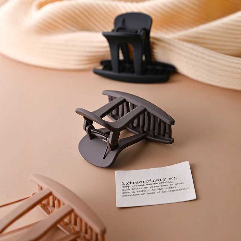 Retro HighEnd Matte Solid Color Resin Hair Clip For Women Stylish Straight Hairpin Shark Clip Hair AccessoryW254021