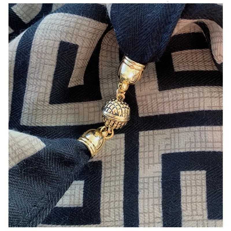 Magnetic Buckle Printed Womens Scarf Luxurious Cotton Linen Autumn Soft Satin Square Scarf Elegant Matching Clothing Gifts W251021