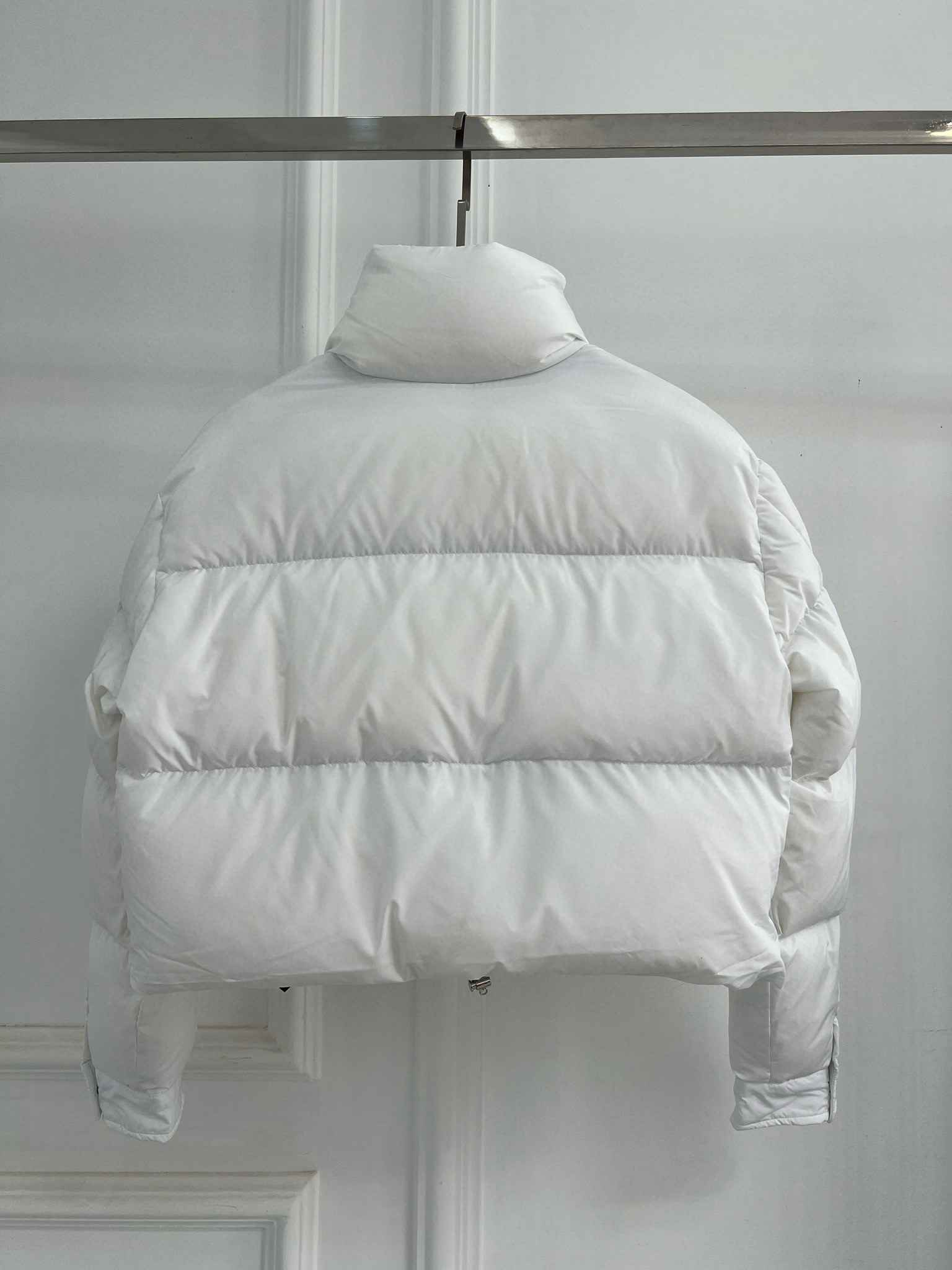 Designer brand Autumn/Winter new arrival short turtleneck down jacket Fashionable and versatile High-value short down jacket High-quality detail workm