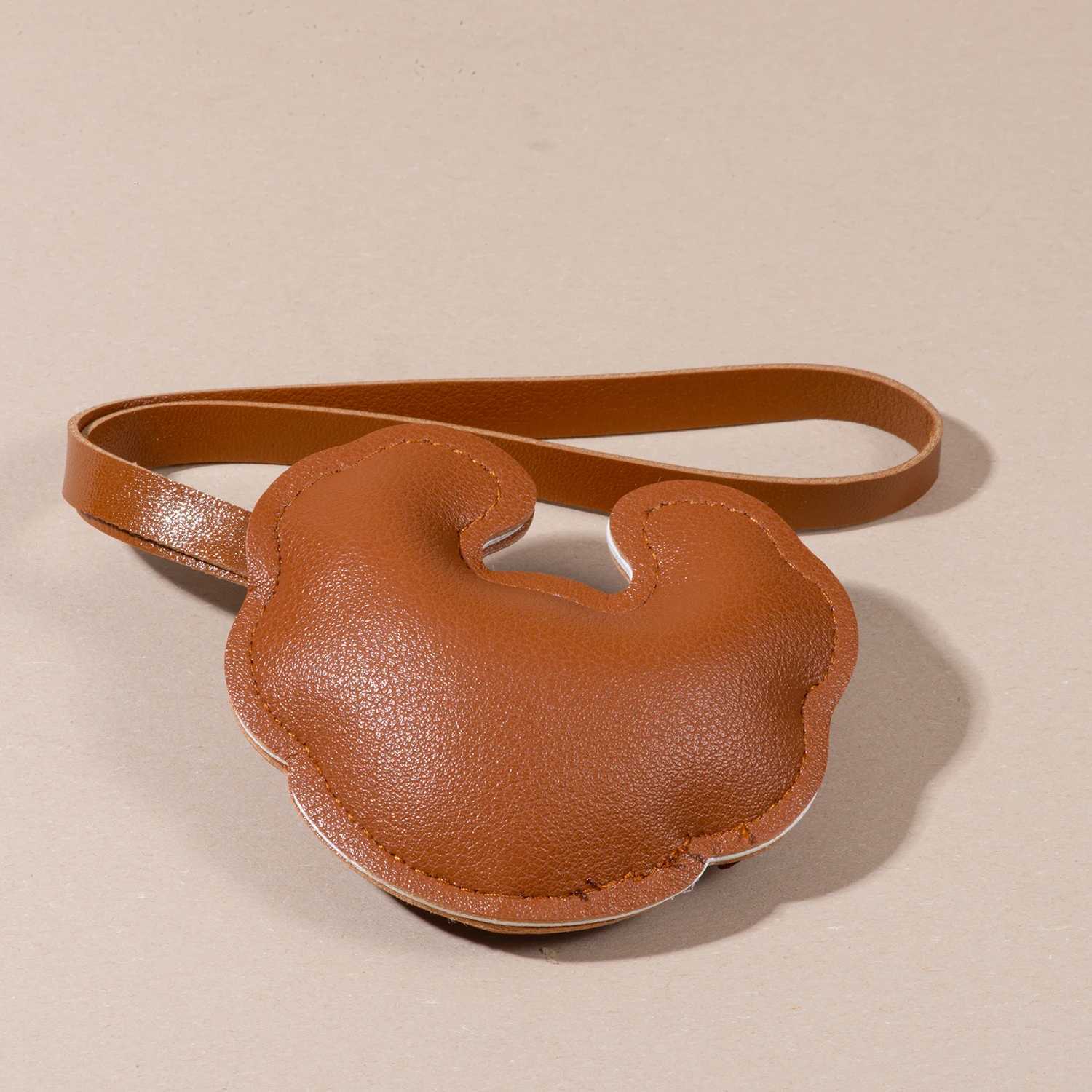 Handmade Leather Croissant Womens Bag Charm Keychain Cute Food Backpack Pendant Couple Friend Jewelry Gift W251021