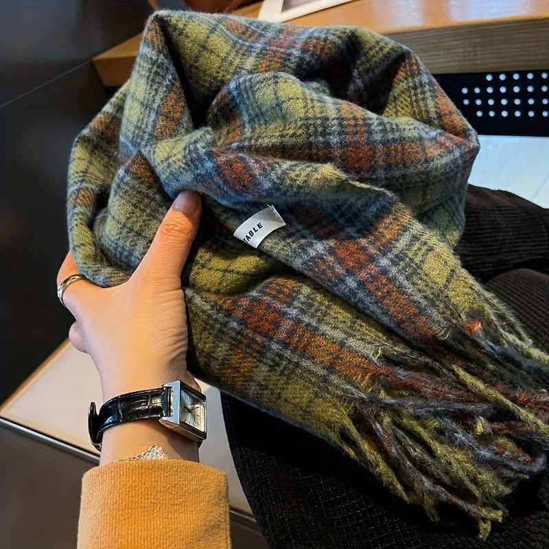 Vintage Green Plaid Tassel Scarf Women Imitation Cashmere Thickened Warmth Autumn Winter Shawl Wrap Scarves W251021