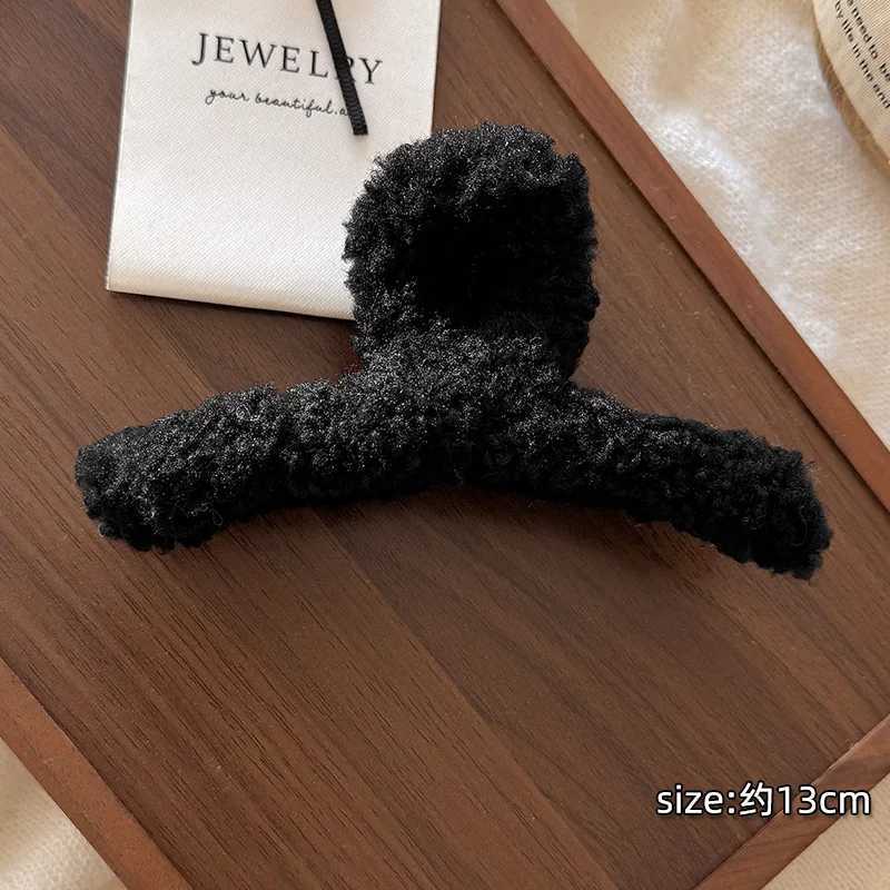 Fashion Faux Fur Hair Claws For Women Autumn Winter Plush Shearling Hair Clips 50 in Large Solid Crab Claw Clips For Thick HairW254021