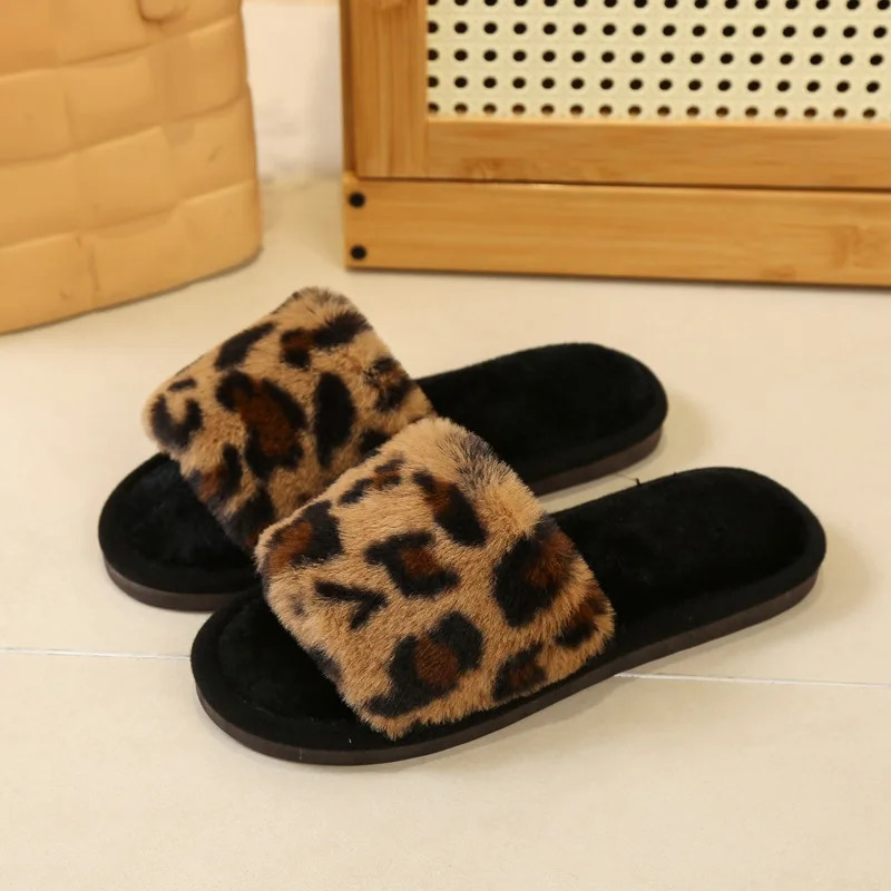Fairy style leopard print fluffy slippers for womens outdoor wear in spring 2025 plush and lazy one line cotton mop 251021