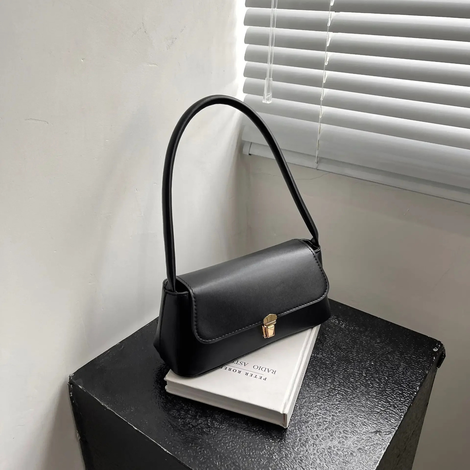 Womens Shoulder Bag Handbag Retro Baguette Bag Underarm Bag Fashion Hand Shoulder Bag 251015