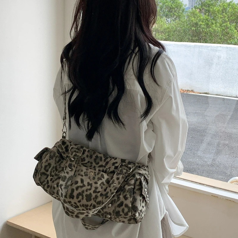 Retro Leopard Print Crossbody Bag with Studs Fashion Handle Bag for Women Commuting and leisure wear bag 251015