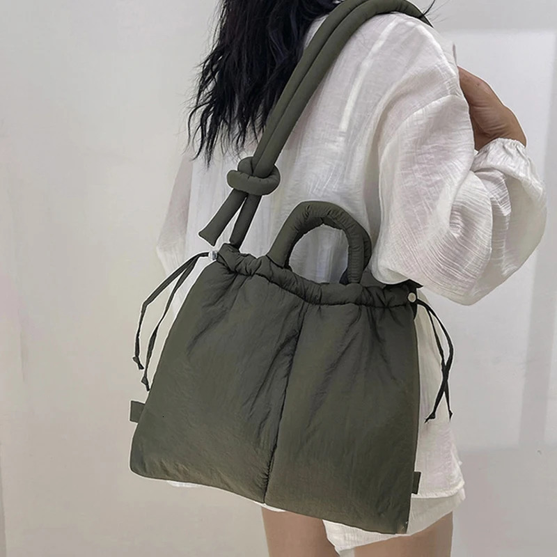 Casual Large Capacity Puffer Tote Bag Padded Nylon Women Handbags Knotted Strap Shouder Crossbody Bags Warm Sac 251021