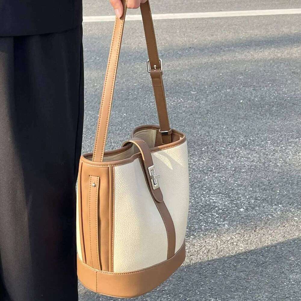 Genuine Leather One-Shoulder Tote New Classic Cowhide Large Capacity Handbag Vintage Women's Crossbody Bucket Bag 251021