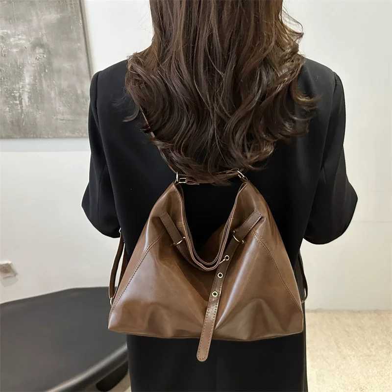 Retro Large Capacity Womens Tote Bag Fashionable Casual Double Shoulder Backpack for Autumn Winter New Arrival Trendy HandbagsXJ251021