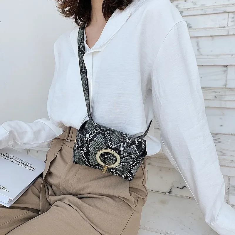 Fashion Snake Print Belt Bag Women Serpentine PU Leather Waist Bags Female Fanny Pack Mobile Phone Bag Waist Packs 251021