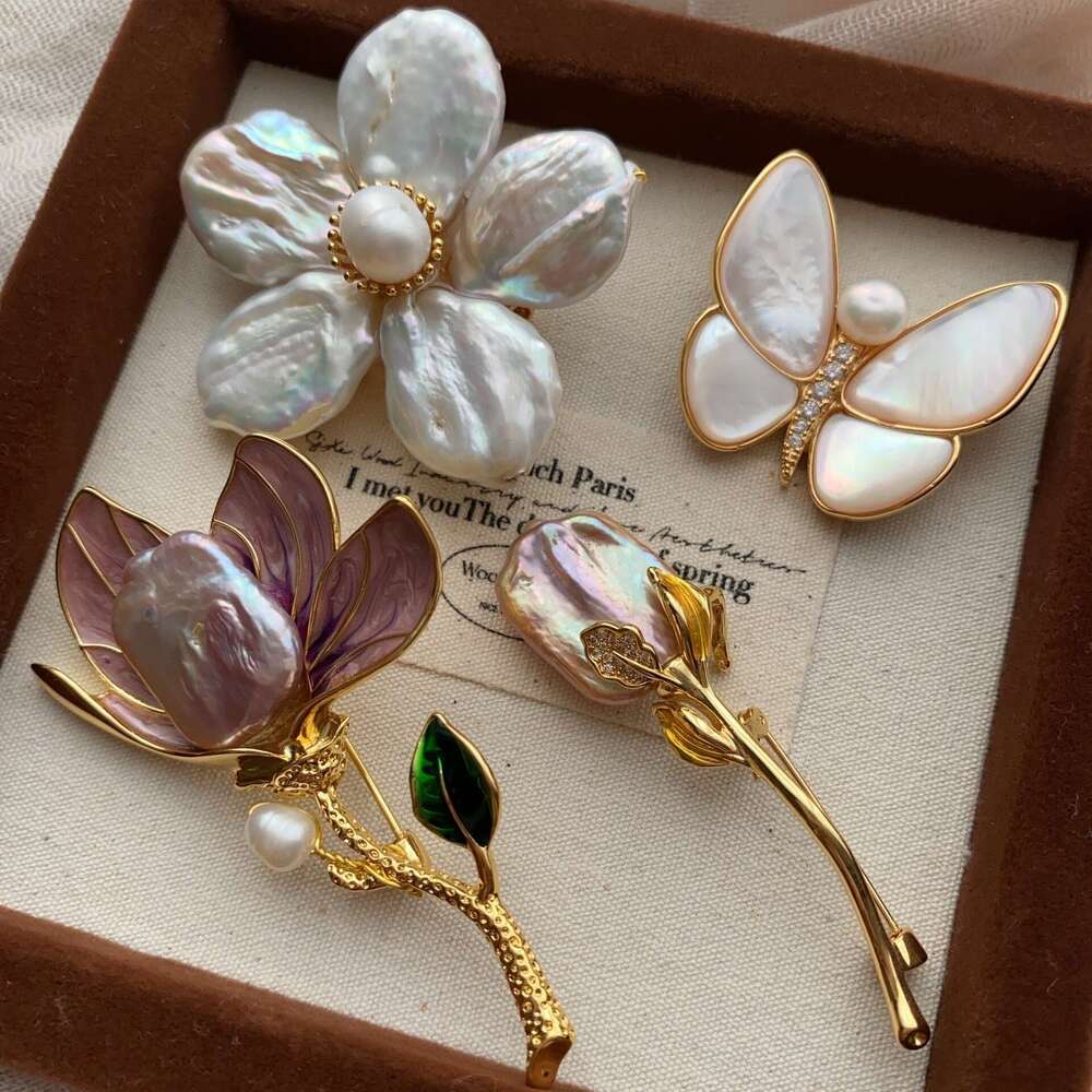 Brooch Designer luxury brooches for Women Copper plated with 18K gold Natural Baroque Pearl Flower Elegant High-end Unique Festival gift