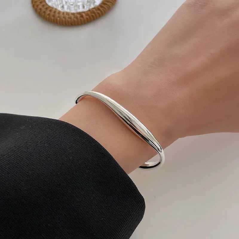 QMCOCO 2024 New Silver Color Love Heart Chain Bracelet Female Sweet Retro Simple Fashion Couples Bangles Jewelry Gift J251021
