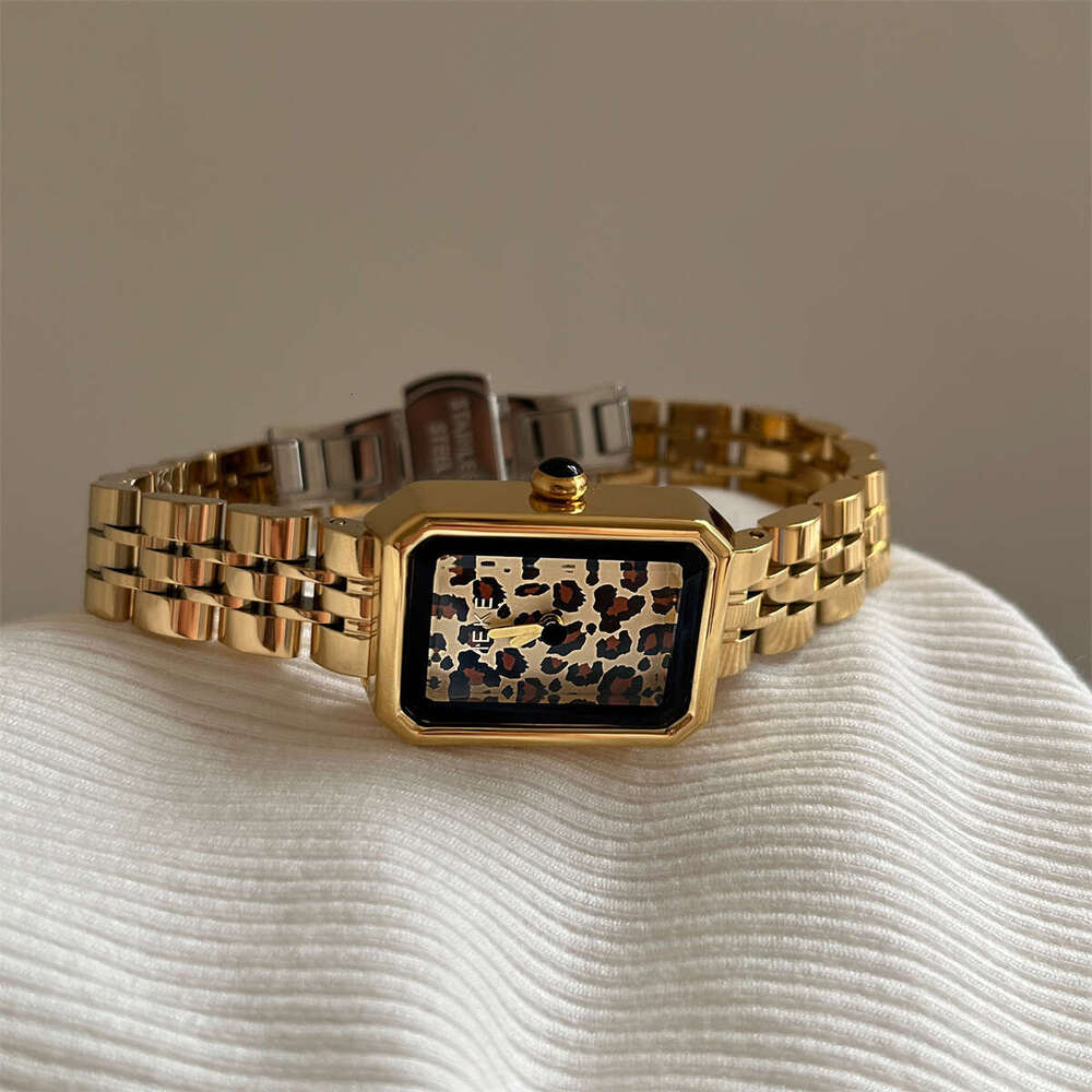 Snake Head Anchor Red Leopard Print Steel B for Women Designer Commuting Light Luxury Simple High-end Quartz Design Women's Watch