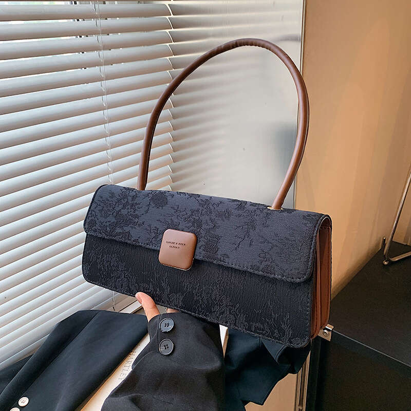 Underarm Baguette French Niche for Women 2025 Summer New Trendy Fashion Textured Handheld Small Square Bag