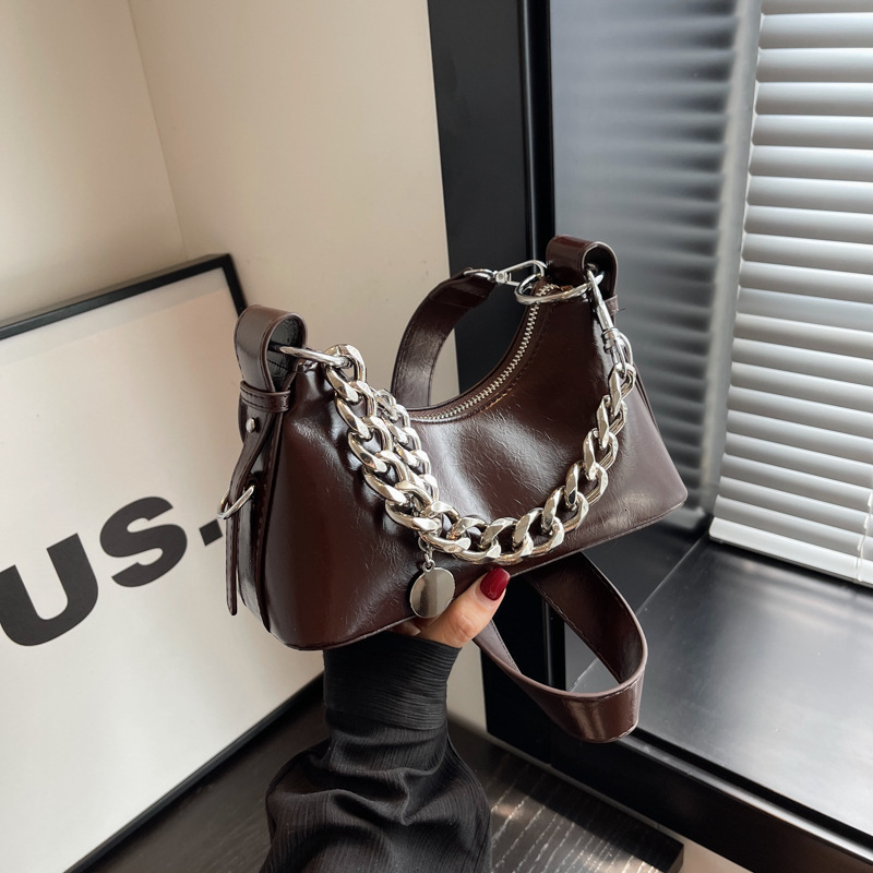 Fashion Chain Crossbody Bag Autumn And Winter New Women's Shoulder Bag Solid Color Minimalist Designer Bag Armpit Bag Pleated Texture Luxury Hand