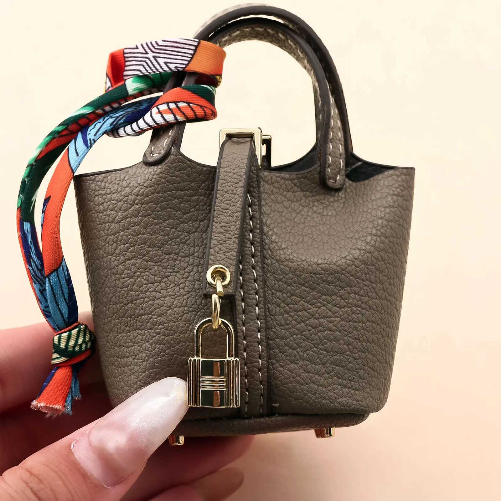 Mini Cute Basket Bag Pendant Leather Car Keychain Pendants Fashion Bluetooth Earphone Bag Small items Handbag Creative Gifts W251021