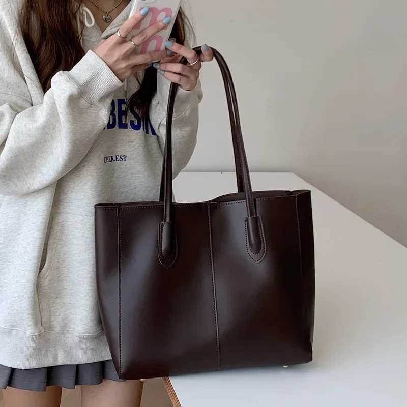 Vintage Womens Tote Bag New Korean Version Large Capacity Simple Commuting BagFashionable and VersatileSingle Shoulder BagXJ251021
