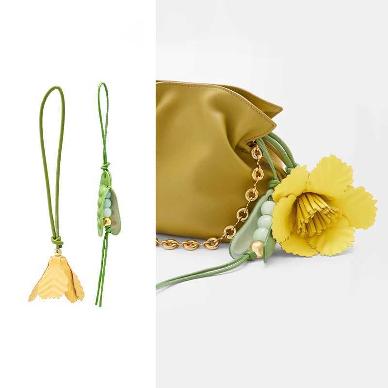 Fruit Flower Charm Keychain Mulberry Strawberry Tomato Pea Insect Chamomile Tulip Tree Key Bag Accessories J251121