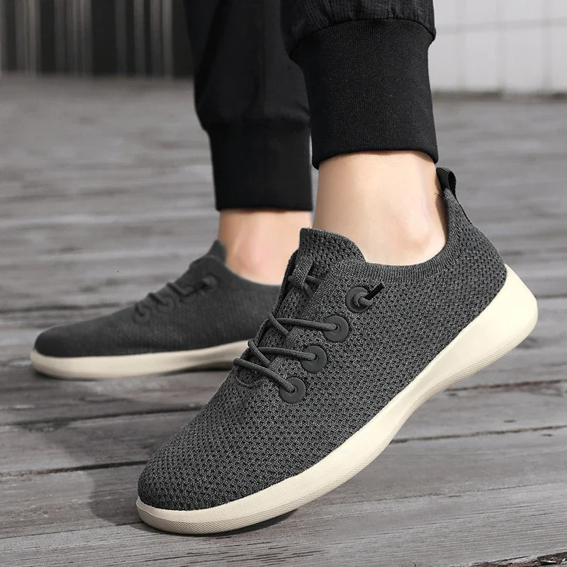 Mens Sneakers Lightweight Summer Mesh Breathable Sports Socks Comfortable Outdoor Flat Big Size Running Sneakers For Women 251017