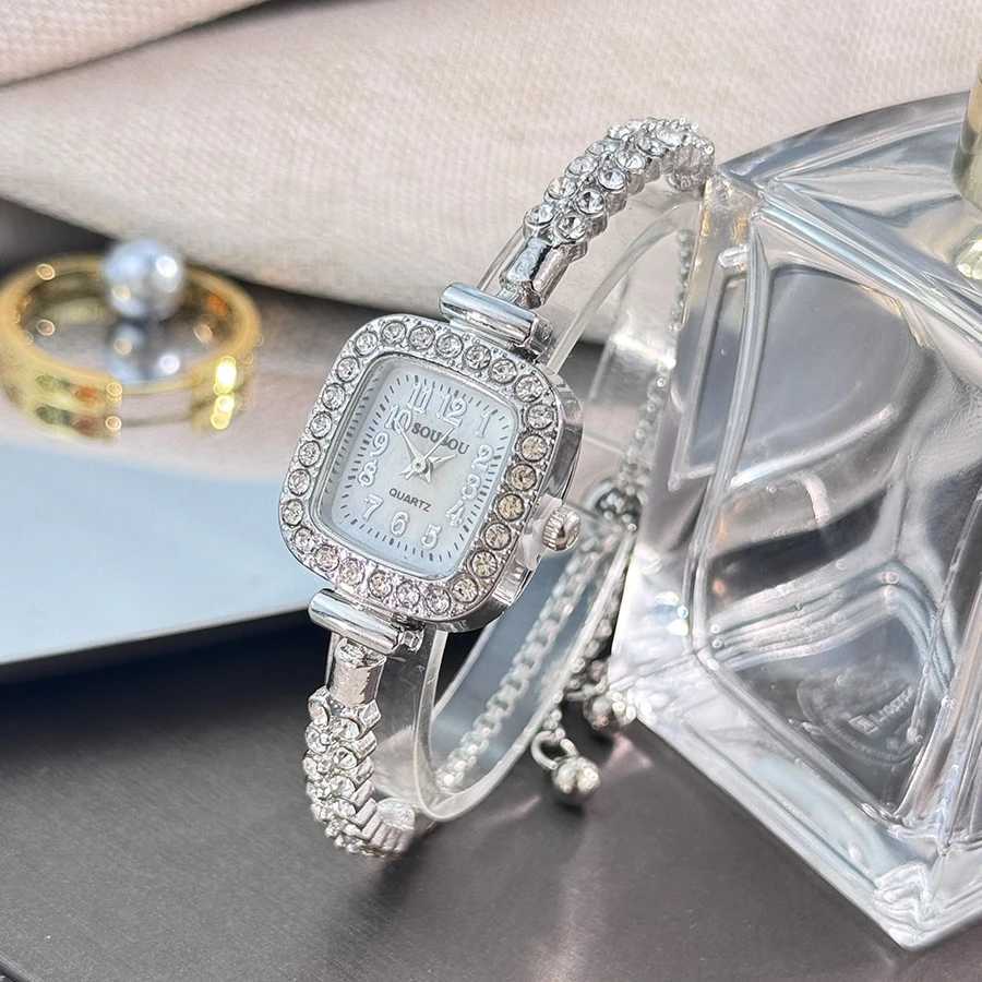 The new ladies small square features a doublerow diamond bracelet and Arabic numerals fashionable quartzXJ251021