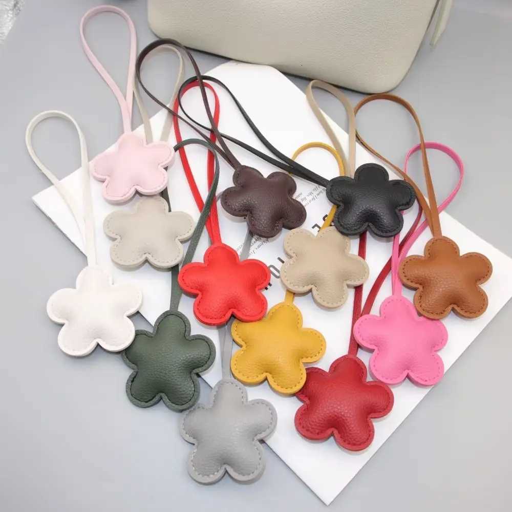 PU Leather Keychain Cartoon Flower Fashion PU Leather Hanger 13 Colors Car Keyring Bag Pendant for Women W251021