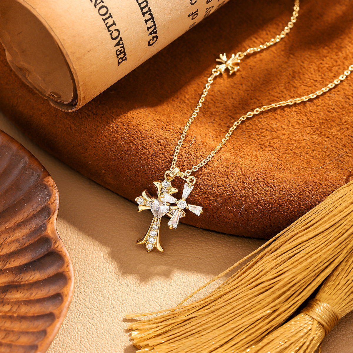 Double Cross Necklace New 2025 Fashion High-end Pendant Niche Personality Jewelry for Women