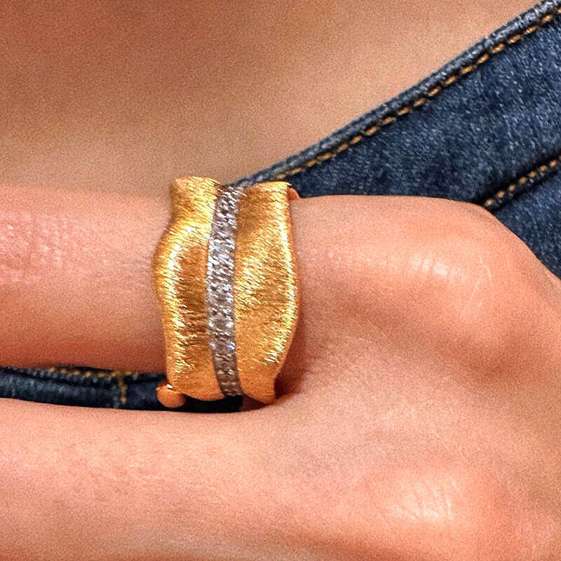 Palace Style Banana Designer Leaf for Women Light Luxury Italian Brushed Craft Design Diamond-Studded Ring