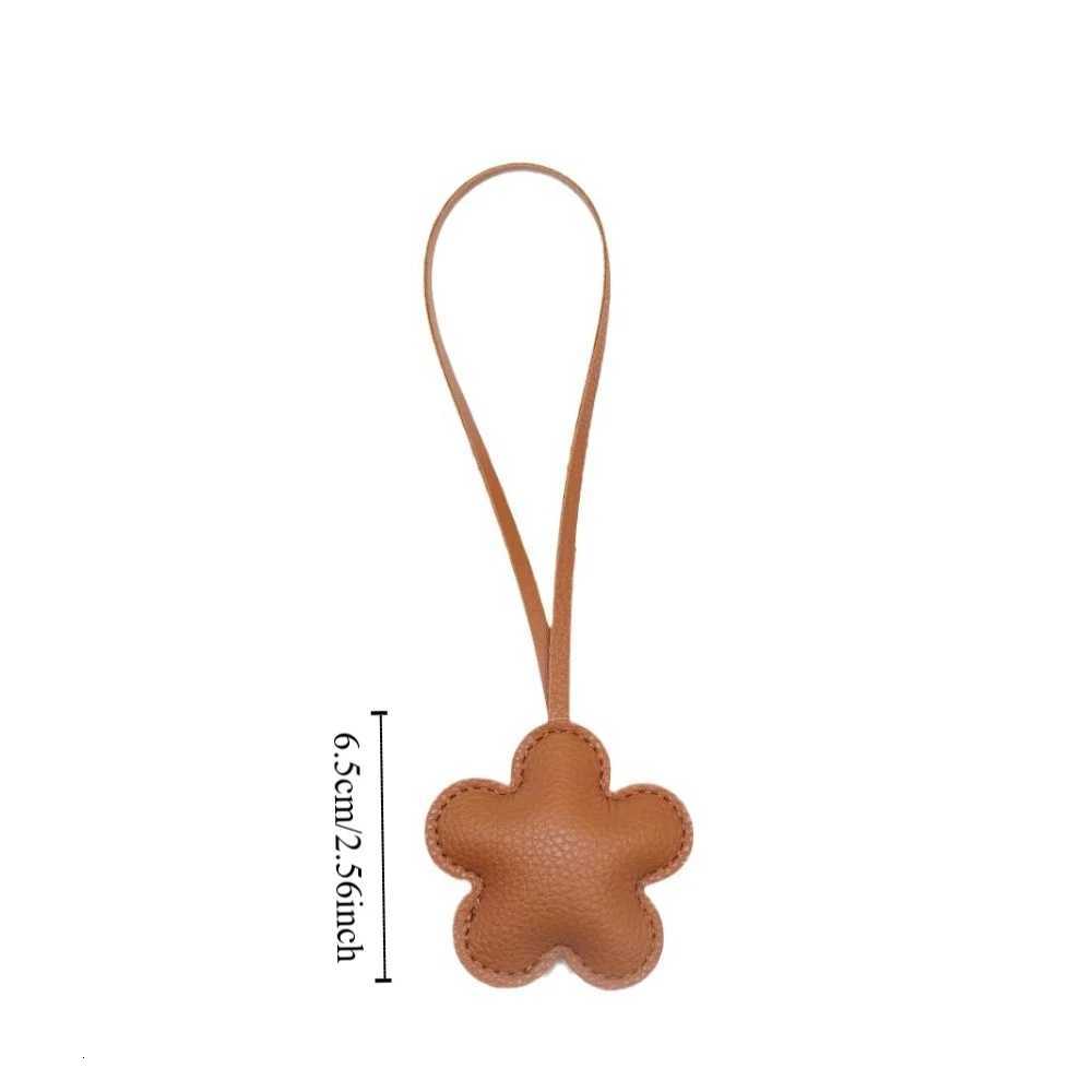 PU Leather Keychain Cartoon Flower Fashion PU Leather Hanger 13 Colors Car Keyring Bag Pendant for Women W251021