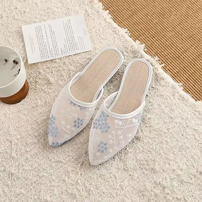 Chinese style embroidered pointed slippers 251011