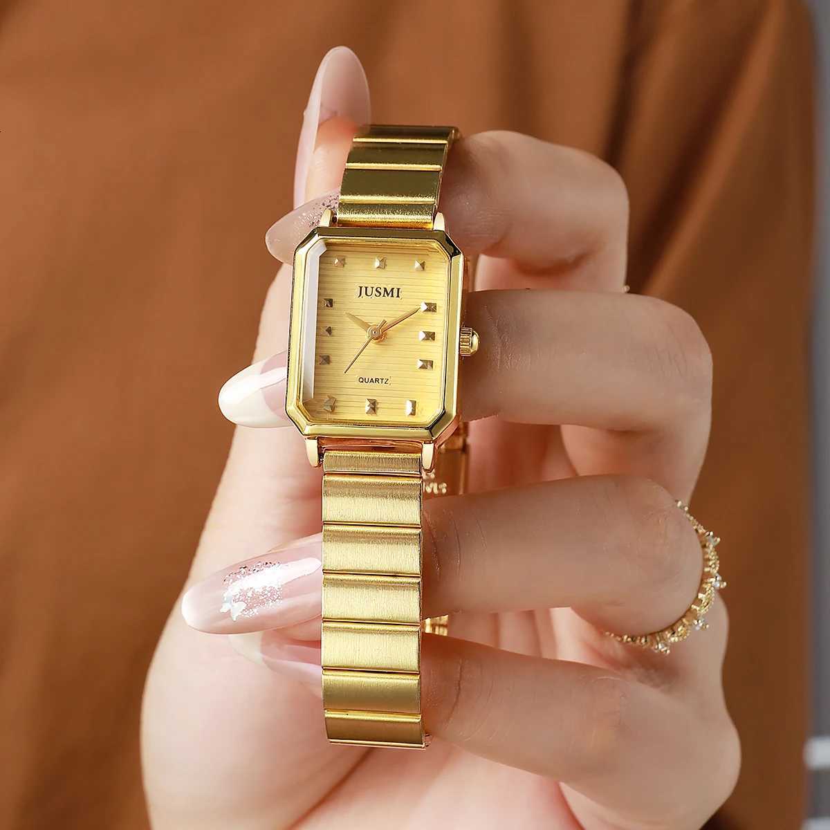 Fashion luxury exquisite alloy material Womens quartz suitable for Christmas Halloween holiday giftXJ251021